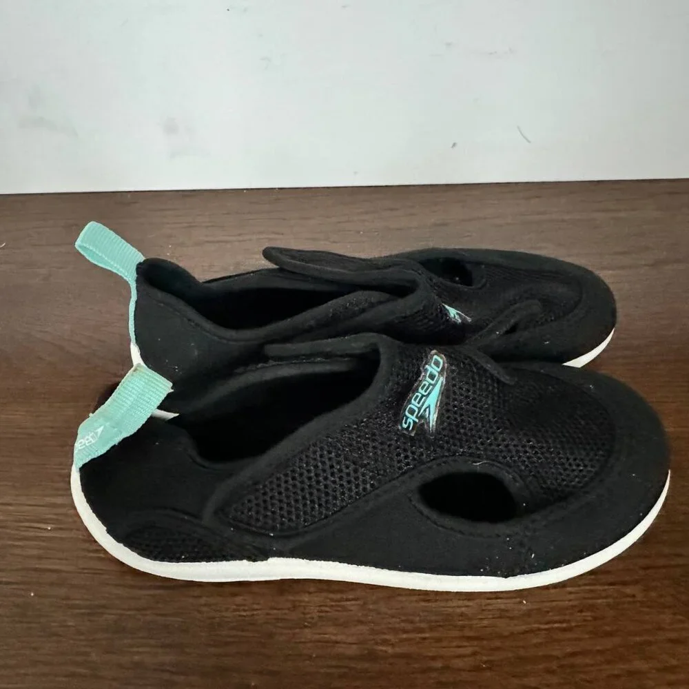 SPEEDO Unisex Double Velcro Water Shoes. Color: black/blue